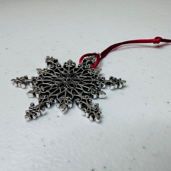 Christmas Tree Ornament Snowflake Ornament Decoration Metal With Red Ribbon - Picture 5 of 7